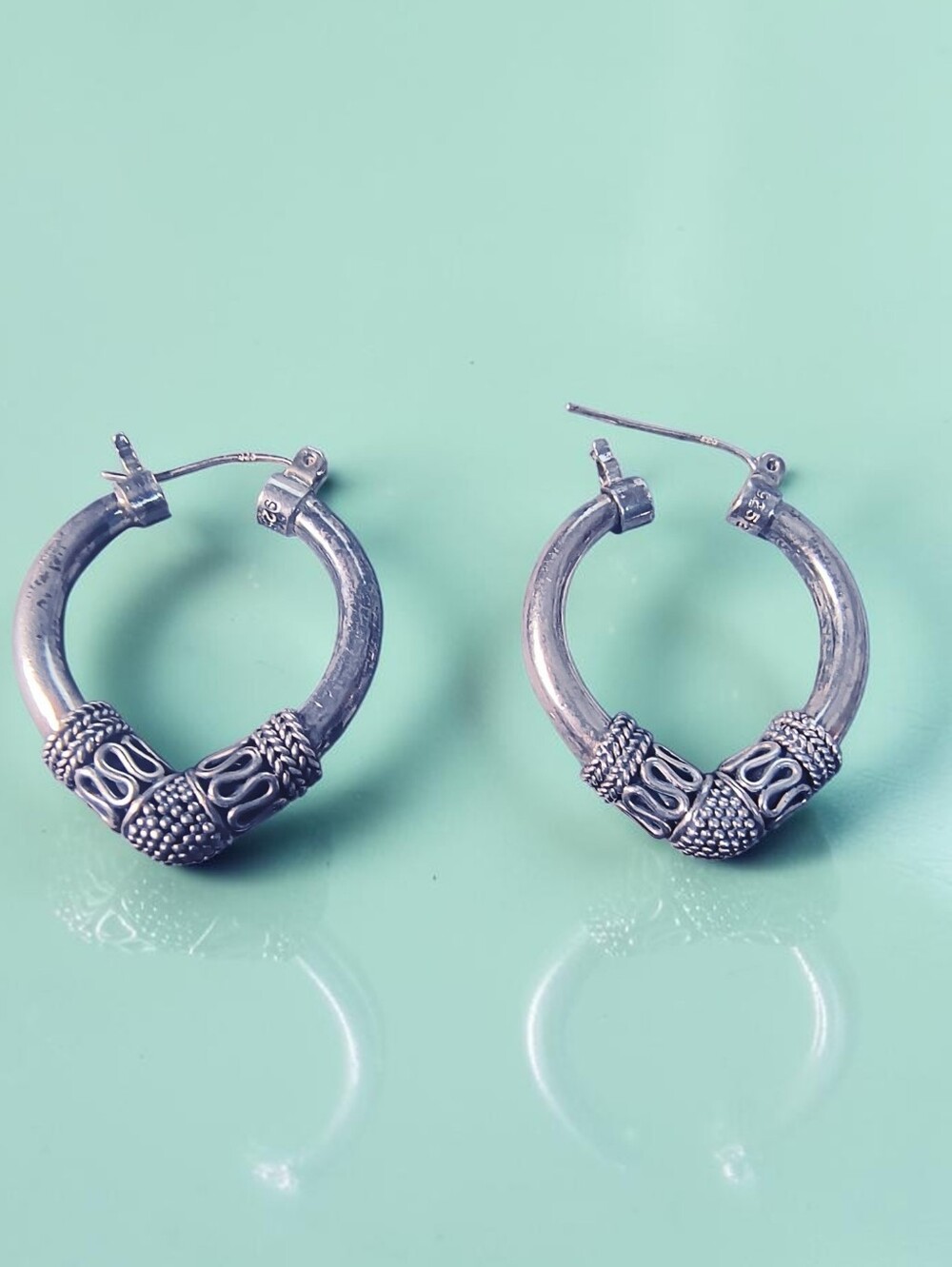 Suarti Bali Intricate Hefty Tube Hoop Earrings in Sterling Silver
